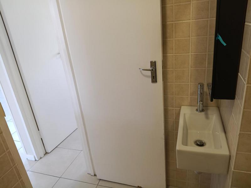 To Let 2 Bedroom Property for Rent in Pinelands Western Cape